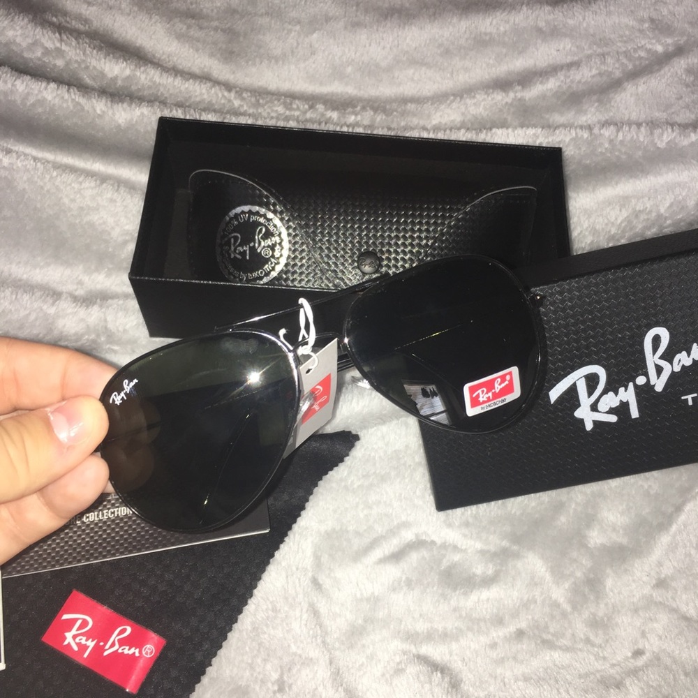 Black Ray-ban